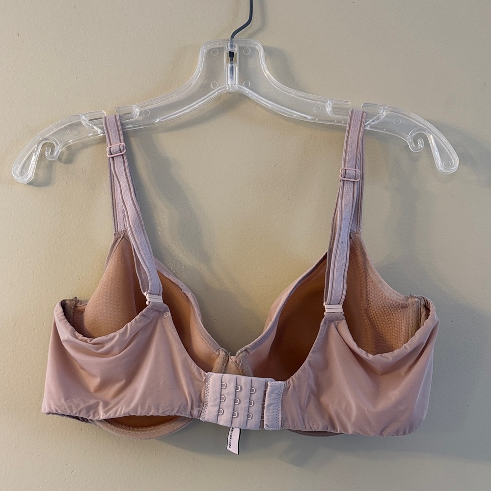 Victoria's Secret Angelight Full-Coverage Light Blush Underwire Everyday Bra - Picture 2 of 7